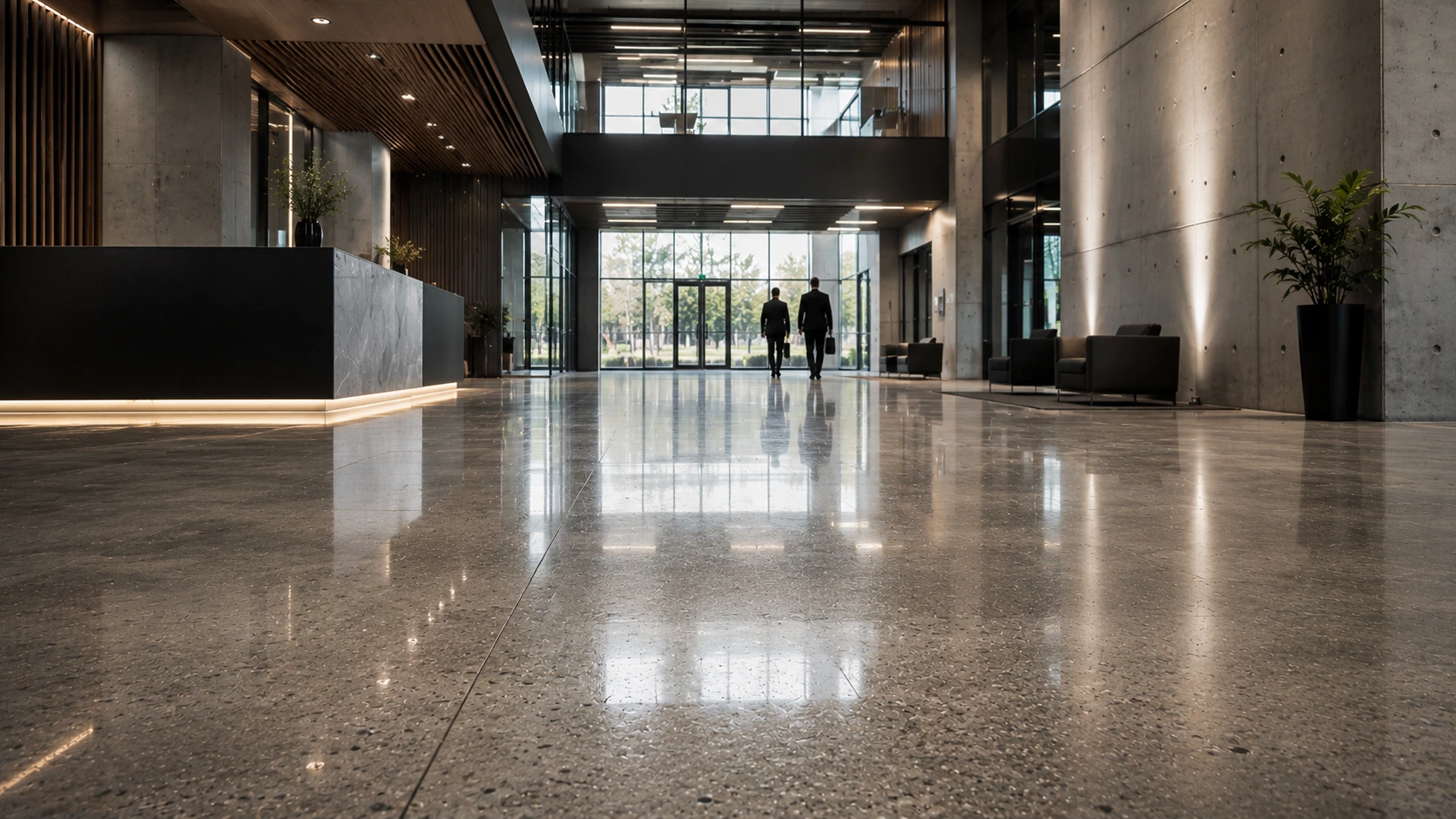 Proyecto corporativo terminado con superficie restaurada y pulida